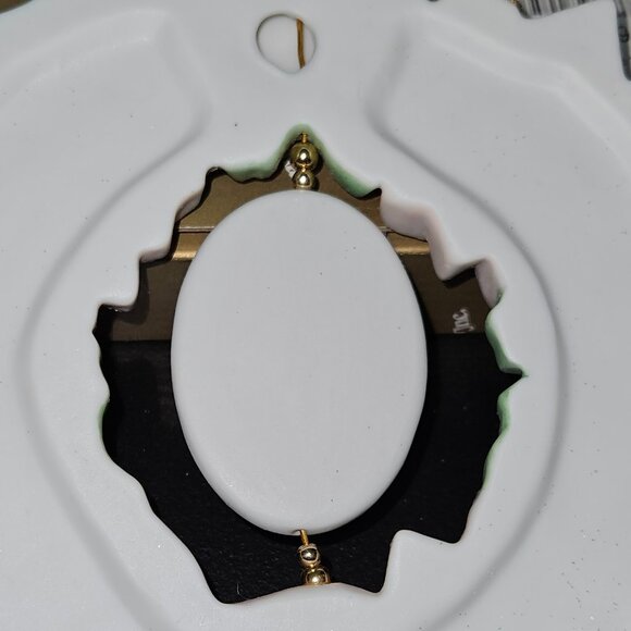 Roman, Inc. #85529 Child Is Born TB Glittery Wreath - Picture 3 of 16